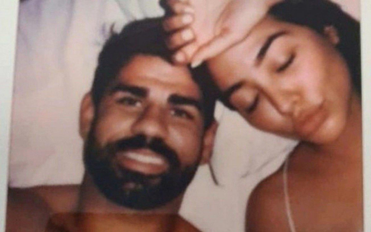 Fotos íntimas de Diego Costa e Gabriel Jesus são publicadas por jornal - Reprodução/The Sun
