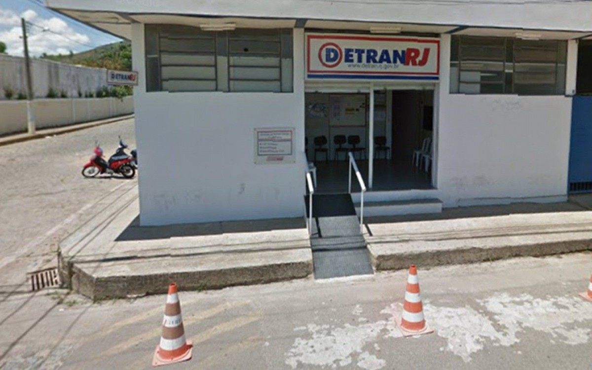 Detran reforça que os usuários sigam as orientações das autoridades sanitárias e guardem a distância de 1,5 m quando estiverem nas unidades. 
