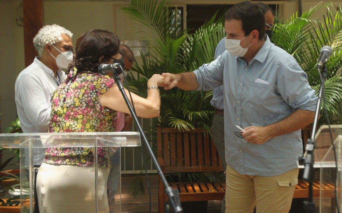 Coletiva na Fiocruz com o Prefeito eleito, Eduardo Paes, Nisia Trindade,Presidente da Fiocruz, e o futuro Secret&aacute;rio de Sa&uacute;de Municipal, Daniel Soranz. - Estefan Radovicz / Ag&ecirc;ncia O Dia