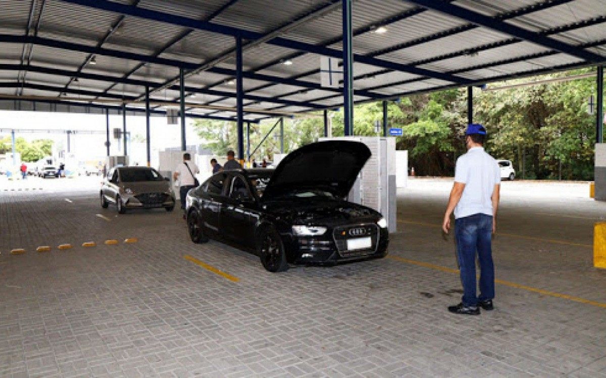 Detran reforça que os usuários sigam as orientações das autoridades sanitárias e guardem a distância de 1,5 m quando estiverem nas unidades.  - Foto: reprodução internet