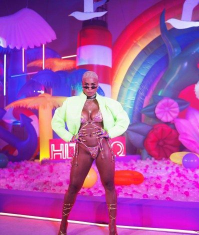 MC Rebecca mudou completamente o visual - Reprodu&ccedil;&atilde;o Internet