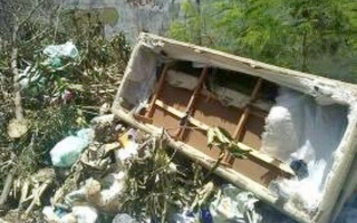 Lixo na Rua Sérgio Silva, no Engenho da Rainha Lixo na Rua Sérgio Silva, no Engenho da Rainha