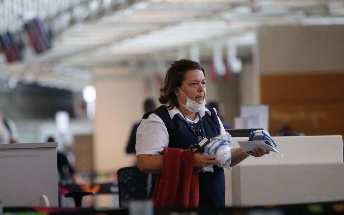 Anvisa inspeciona voos procedentes do Reino Unido
 - Fernando Frazão/Agência Brasil