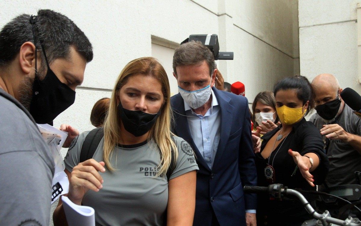 Prefeito do Rio, Marcelo Crivella é preso.Na foto,  Crivella, deixa a cidade da Policia. - Estefan Radovicz / Agencia O Dia