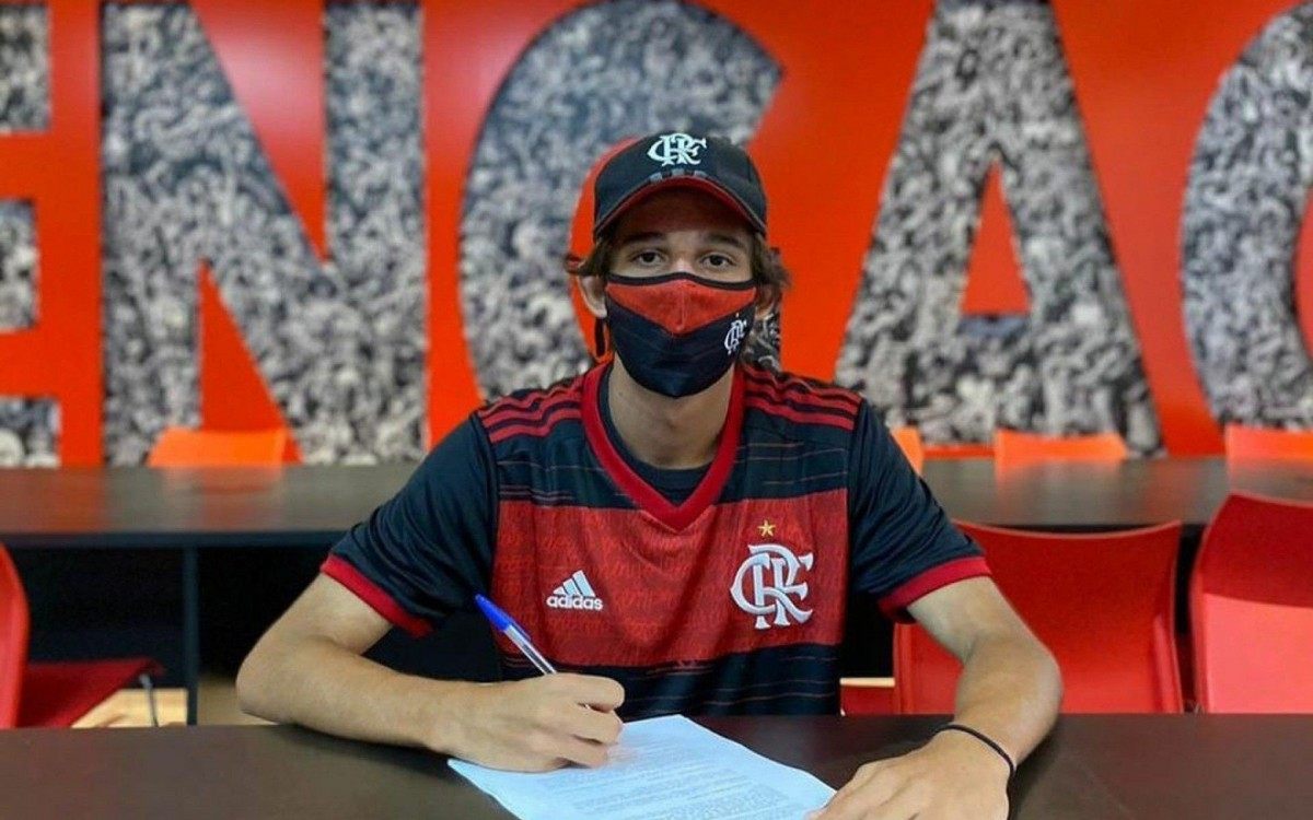 Werton assina contrato com o Flamengo - Reprodução Instagram