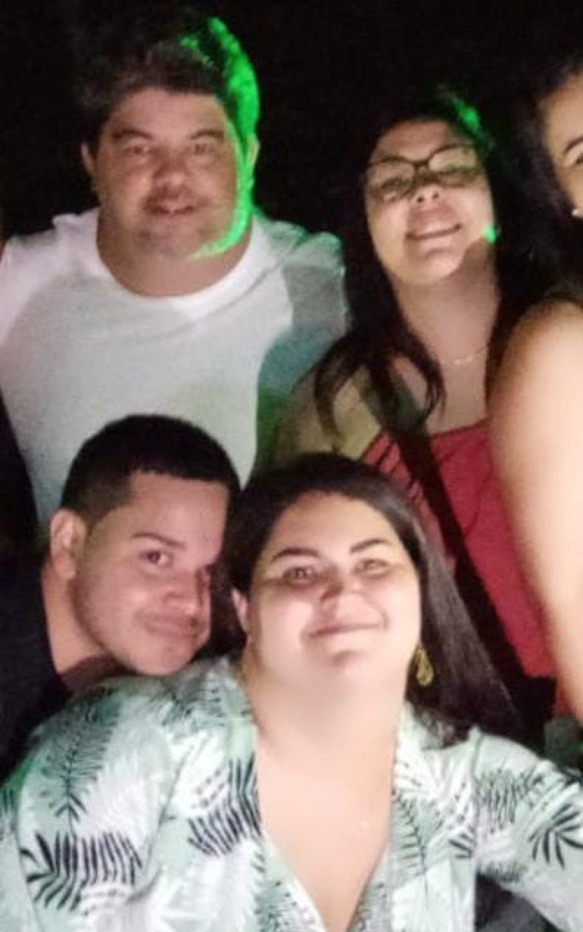 Em cima: Zuleica Paula dos Santos Salgado e Luciano Salgado Filho; Embaixo: Larissa Paula dos Santos Salgado e Rudson Nascimento Santos