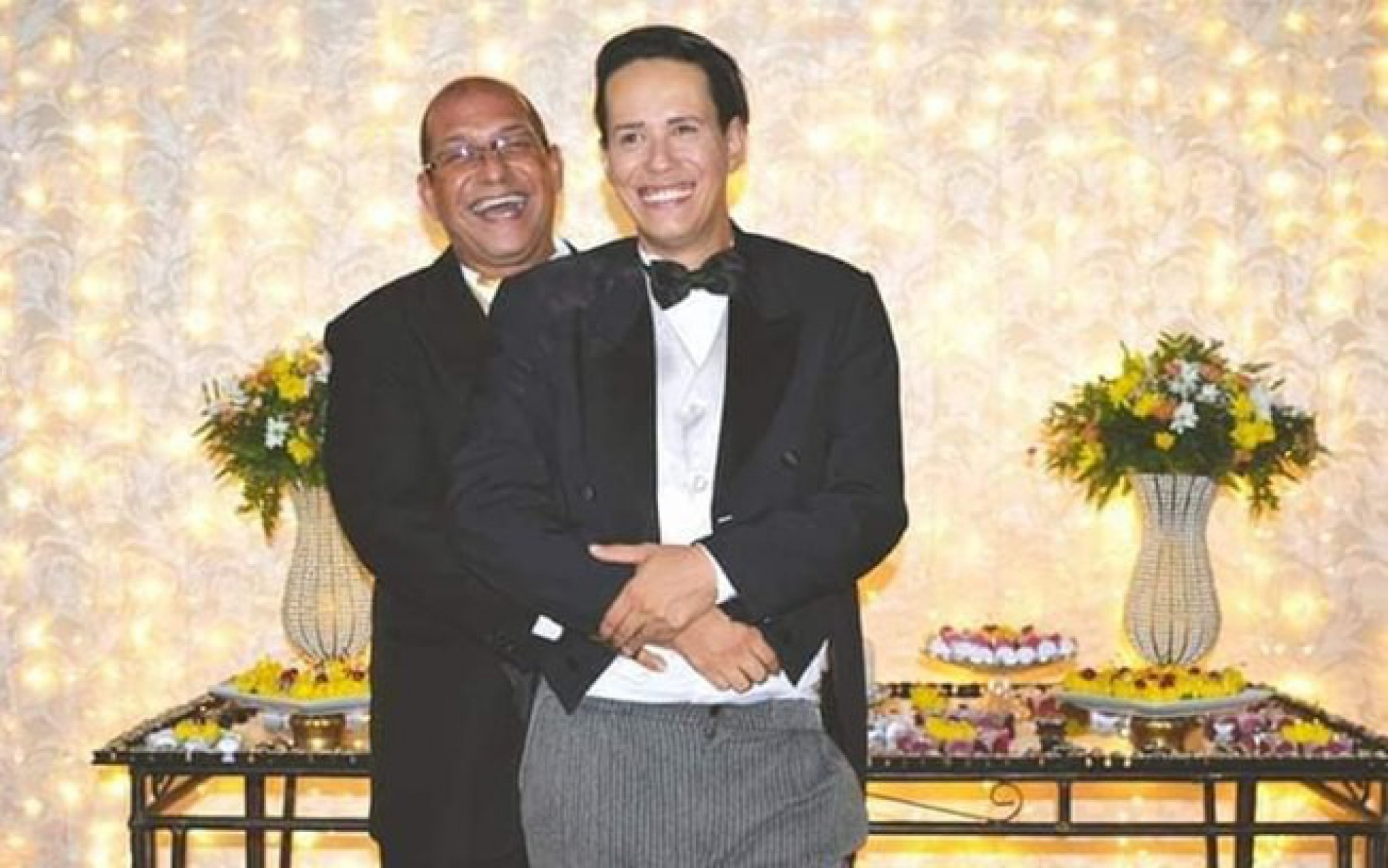 Padre Alessandro no casamento com o marido Elias de Lucca - Arquivo pessoal