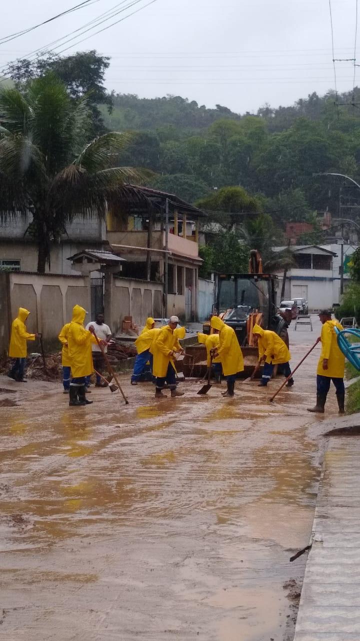 Claudio Castro e Washington Reis percorrem Xerém
