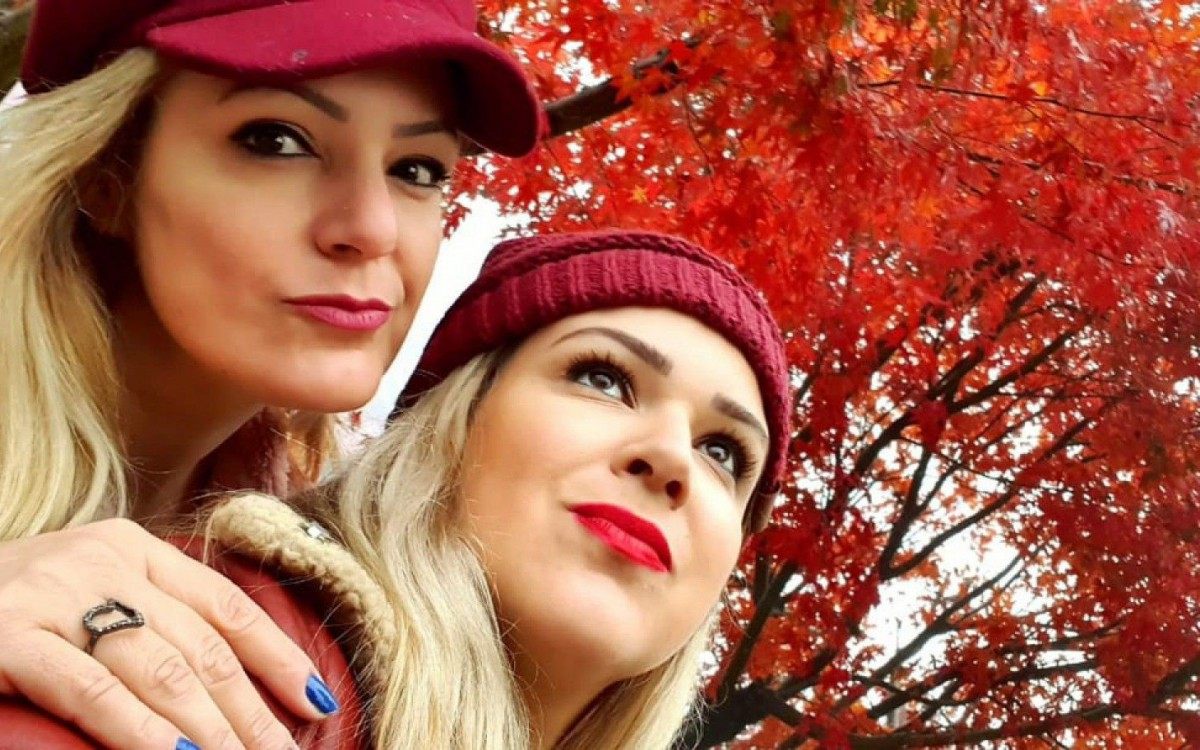 As irmãs Quenia e Alline Moltocaro deram dicas de como tirar boas fotos no fim do ano