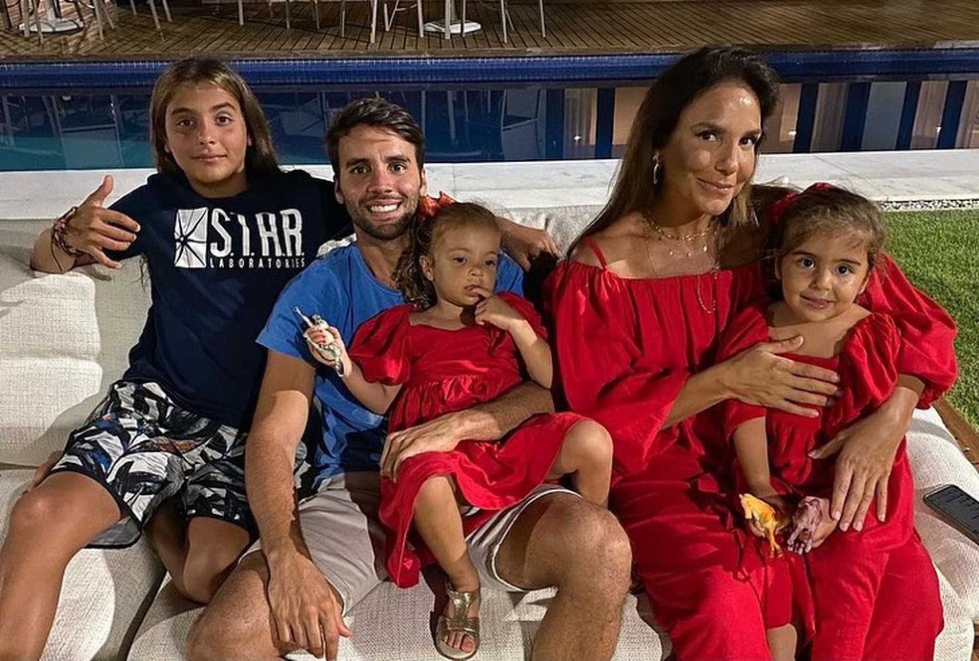 Divers O Em Fam Lia Ivete Sangalo Mostra As Filhas Dan Ando Arrocha V Deo Mh Celebridades E Tv