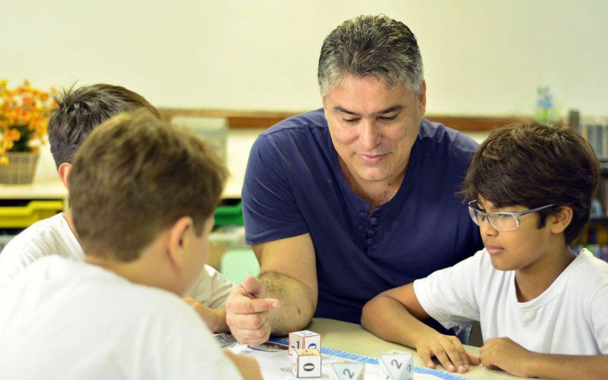 Professor da Prefeitura do Rio que venceu o Prêmio Shell de Educação Científica - Secretaria Municipal de Educaçao SME