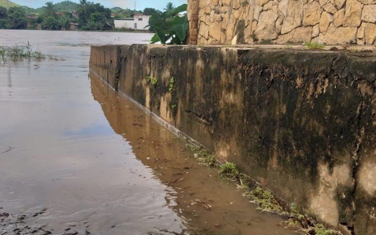 Município com pontos de alagamentos, após chuvas intensas. - Foto: Italva em foco
