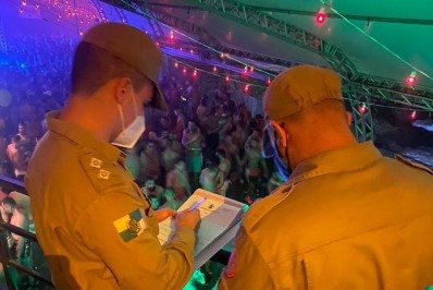 Força-tarefa do Corpo de Bombeiros interdita quase 200 eventos com aglomeração