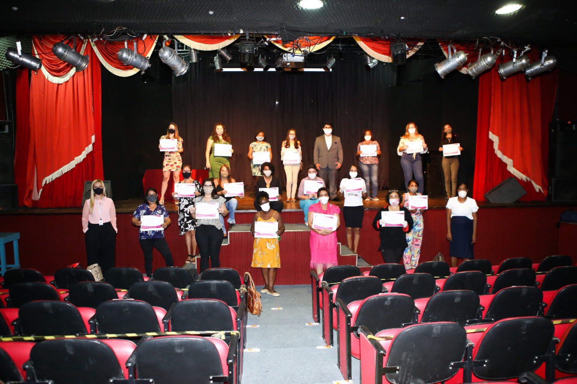 Prefeitura d&aacute; posse a membros de dois conselhos municipais