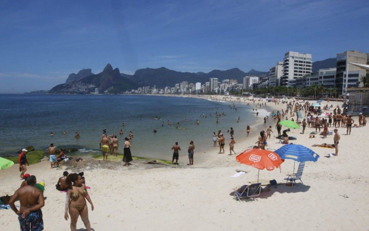Praias do Rio com bastante movimento nesta quinta-feira