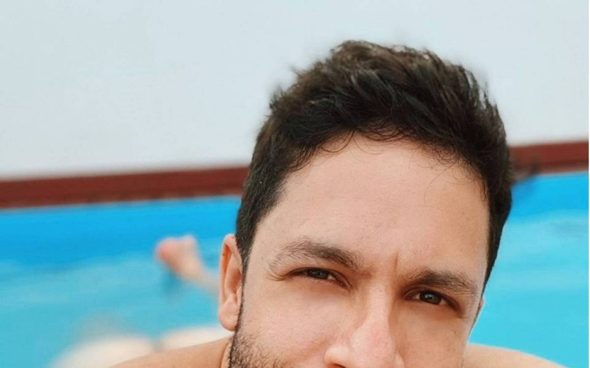 Rainer Cadete coloca o bumbum pra jogo em dia de piscina 