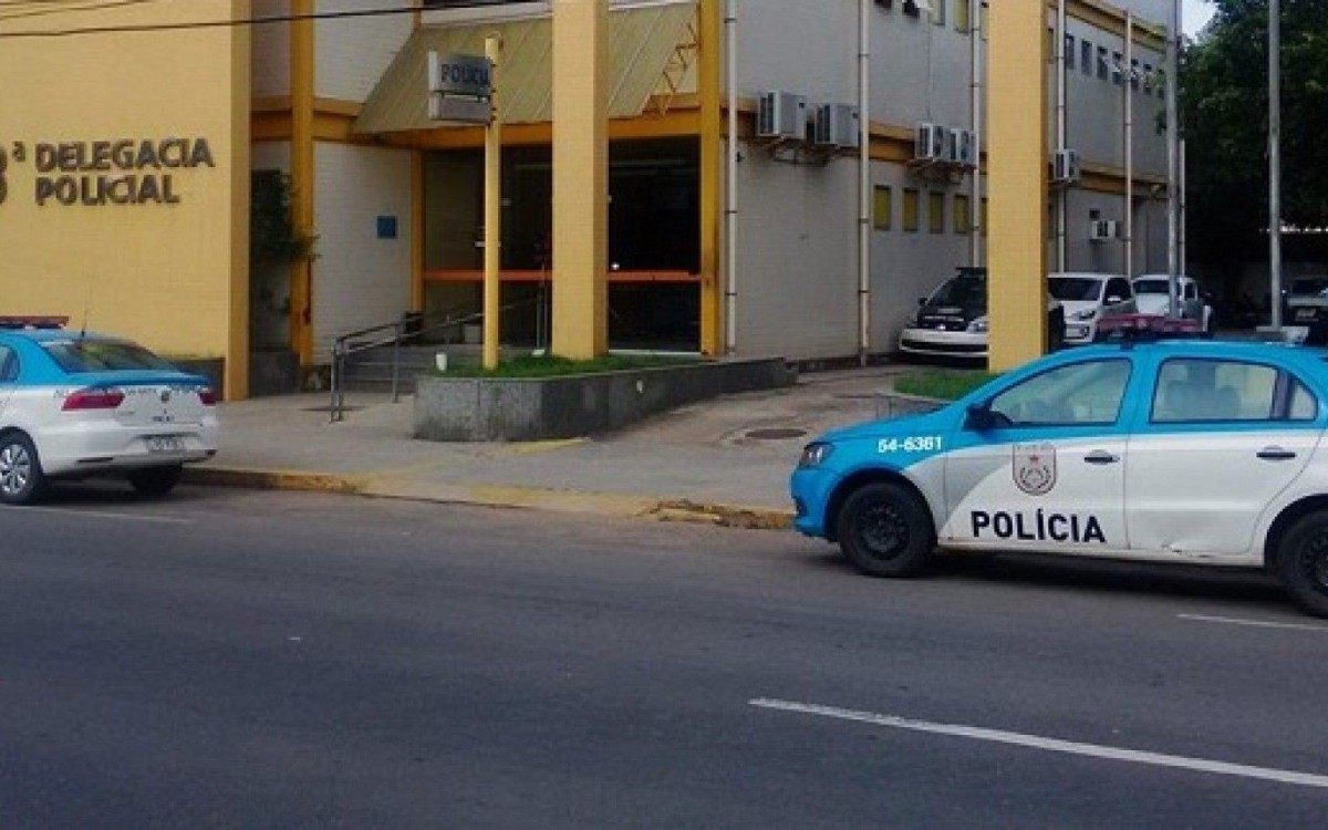 Após ação de combate ao crime, artefato permaneceu apreendido na Delegacia de Itaperuna, no Noroeste Fluminense. - Foto: reprodução internet