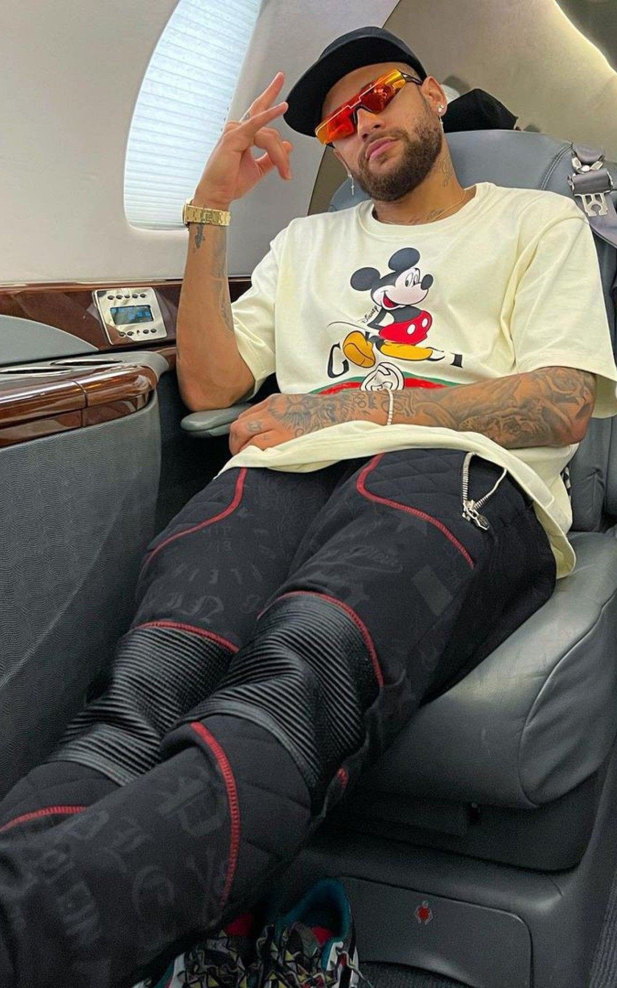 Neymar embarcou para Paris ap&oacute;s sete dias de folga entre Balne&aacute;rio Cambori&uacute; e Mangaratiba - Reprodu&ccedil;&atilde;o/Instagram