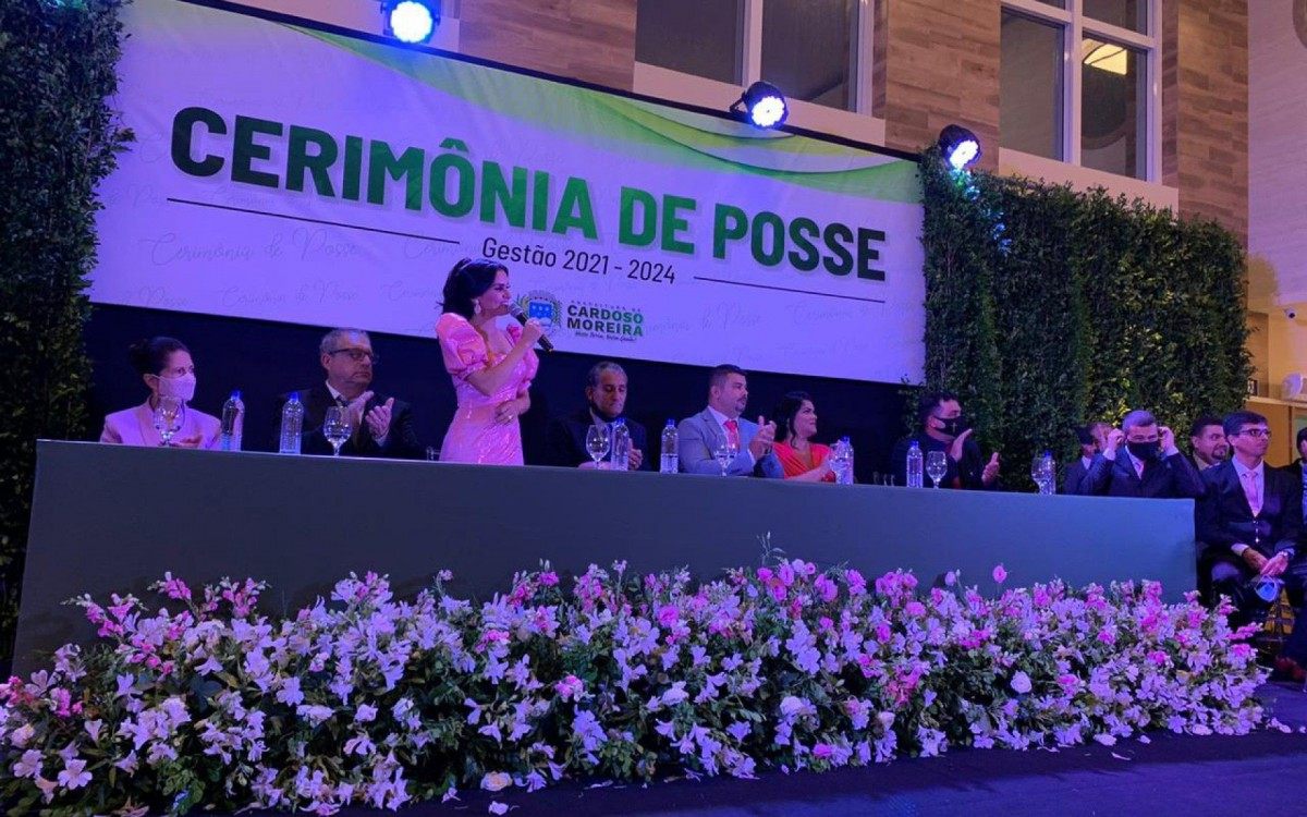 Prefeita, vide e vereadores de Cardoso Moreira tomam posse. - Fotos: Cristiano Mello/ divulgação