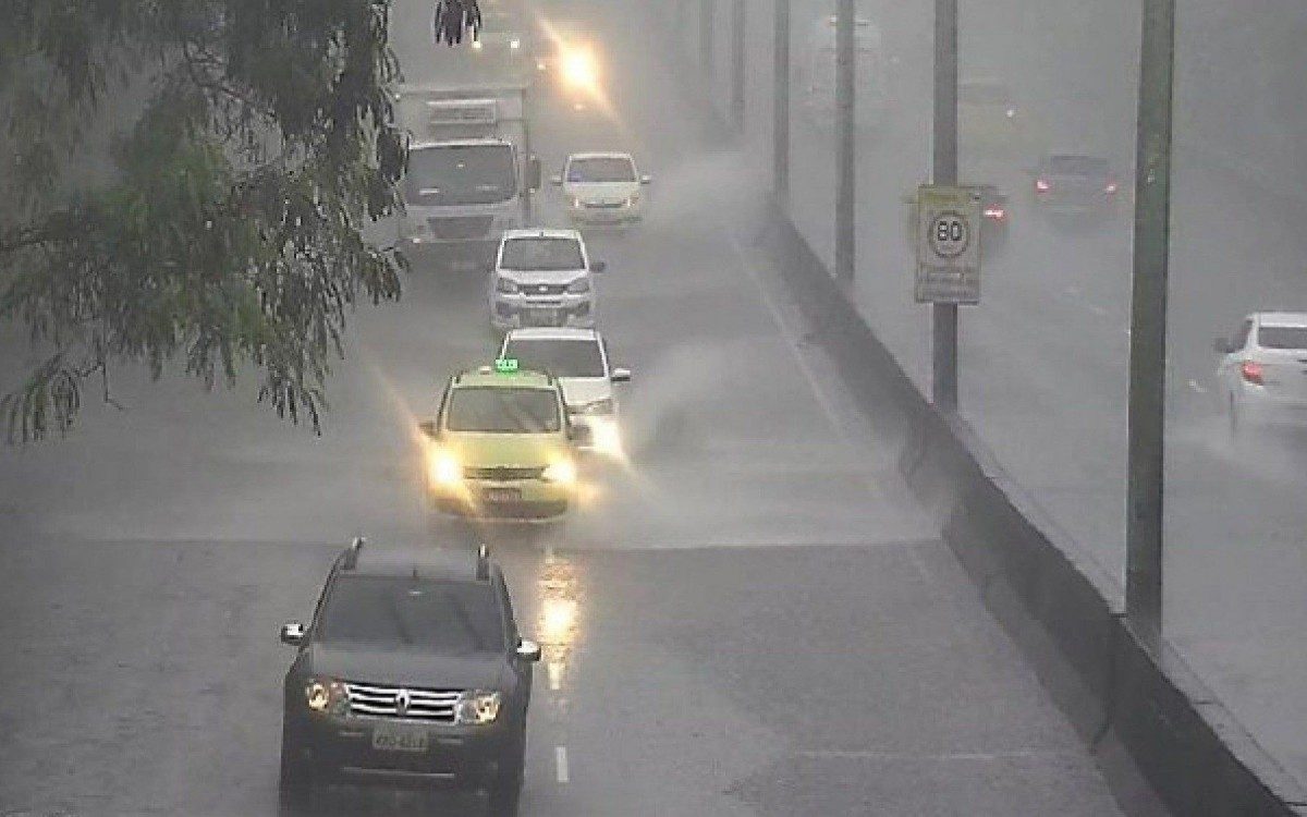 Bolsões d'água na Autoestrada Lagoa-Barra, na altura do Gávea Golf Club, sentido Gávea - fotos Divulgação / COR