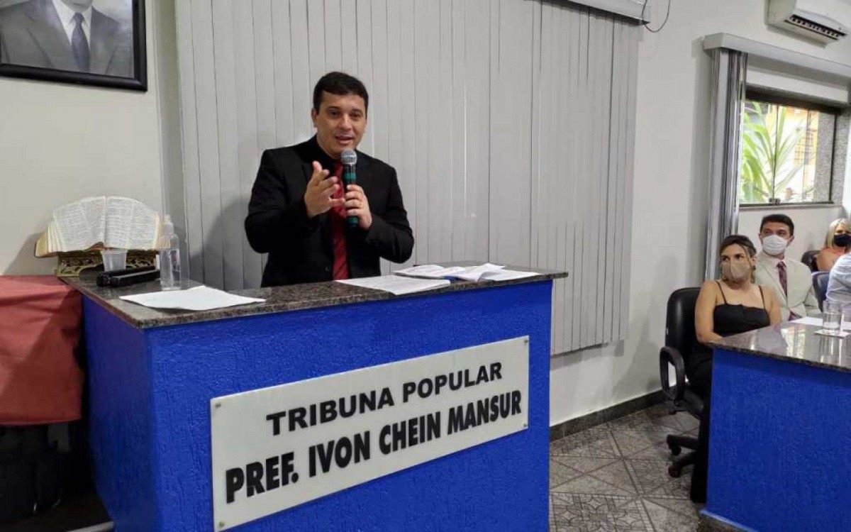 Léo Coutinho e vereadores eleitos tomam posse em Porciúncula, no Noroeste Fluminense. - Foto: Portal Porciúncula