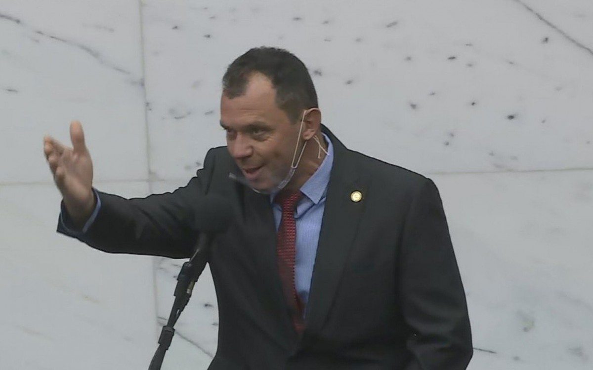 Vereador Rub&atilde;o (PP) pediu namorada em casamento - Reprodução TV Globo