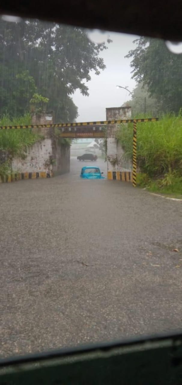Duque de Caxias registra alagamentos após chuva forte - Reprodução