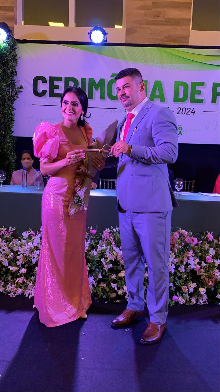 Prefeita, vide e vereadores de Cardoso Moreira tomam posse.