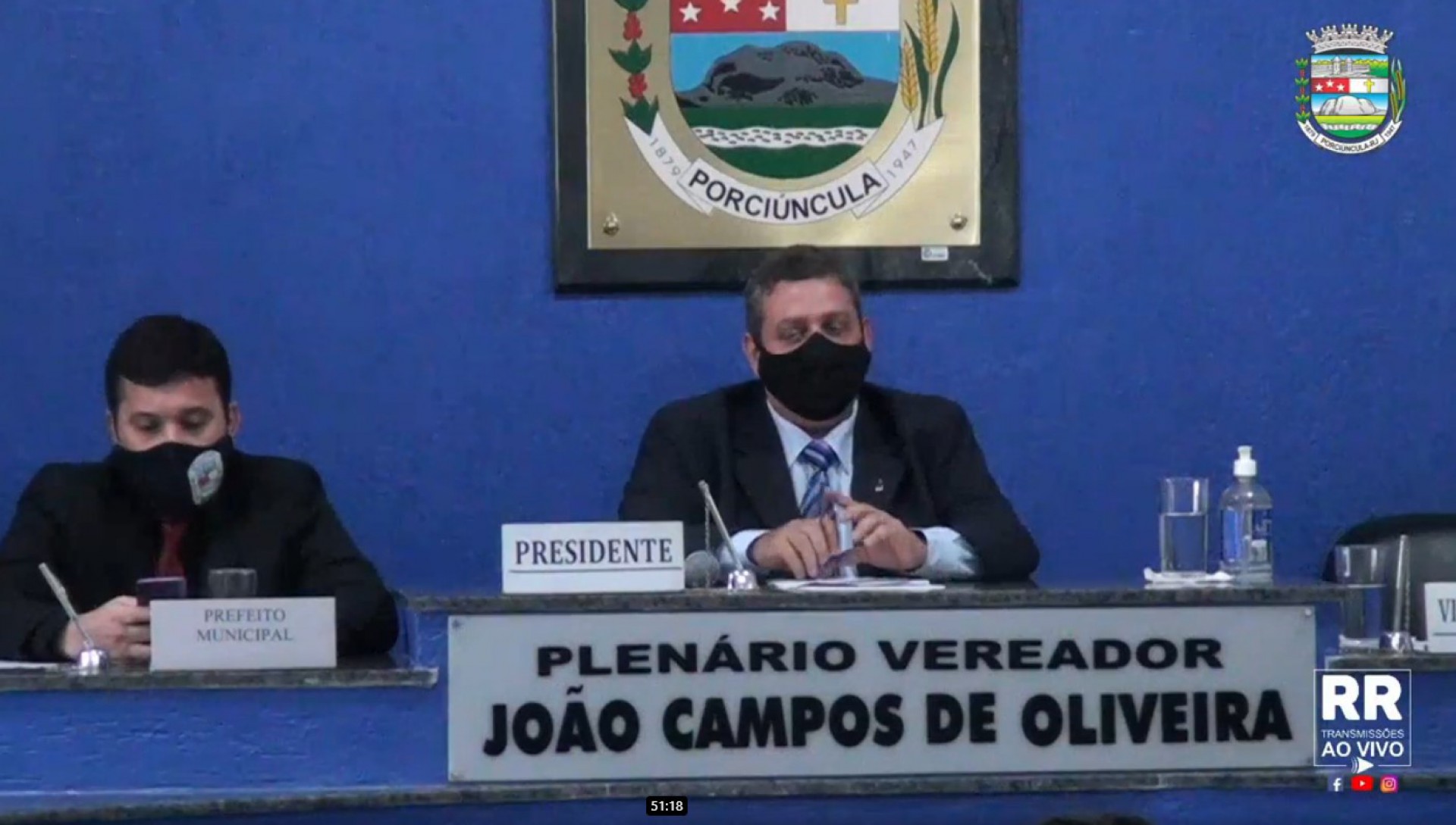 L&eacute;o Coutinho e vereadores eleitos tomam posse em Porci&uacute;ncula, no Noroeste Fluminense. - Foto: reprodu&ccedil;&atilde;o internet