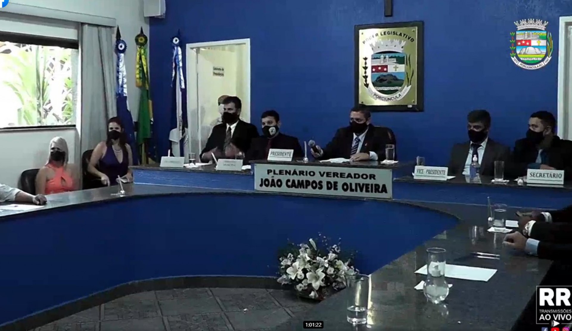 L&eacute;o Coutinho e vereadores eleitos tomam posse em Porci&uacute;ncula, no Noroeste Fluminense. - Foto: reprodu&ccedil;&atilde;o internet