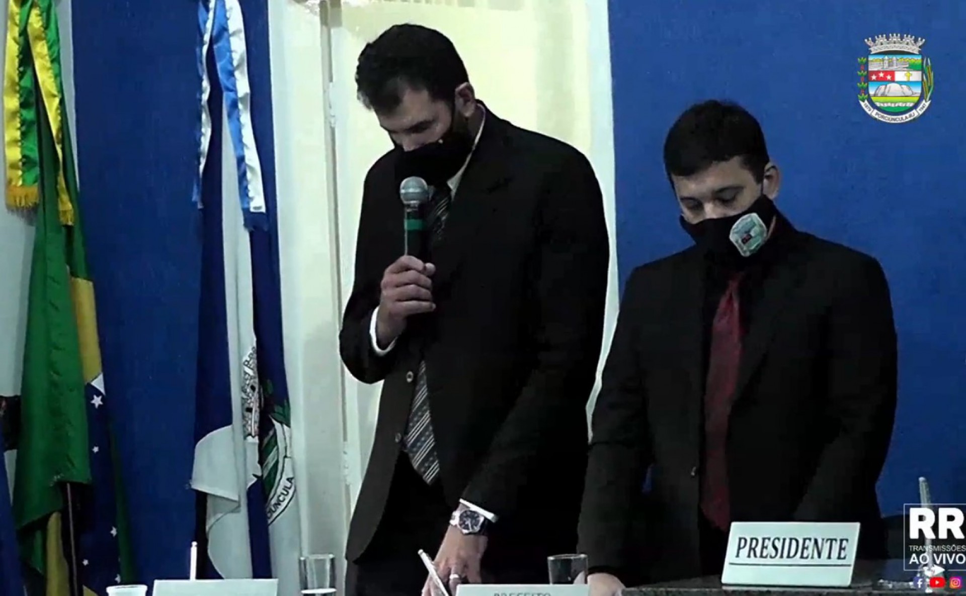 L&eacute;o Coutinho e vereadores eleitos tomam posse em Porci&uacute;ncula, no Noroeste Fluminense. - Foto: reprodu&ccedil;&atilde;o internet