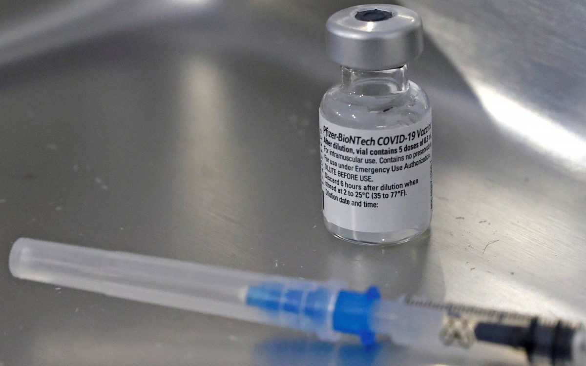 Em relação ao grupo de maior risco, a inoculação já supera os 50% dos cidadãos - AFP