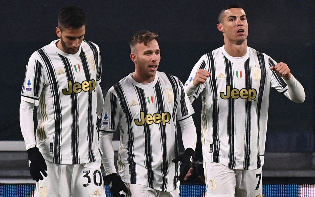 Juventus' Portuguese forward Cristiano Ronaldo (R) celebrates with Juventus' Uruguayan midfielder Rodrigo Bentancur (L) and Juventus' Brazilian midfielder Arthur after scoring his second goal during the Italian Serie A football match Juventus vs Udinese on January 3, 2021 at the Juventus stadium in Turin. (Photo by Marco BERTORELLO / AFP) - AFP