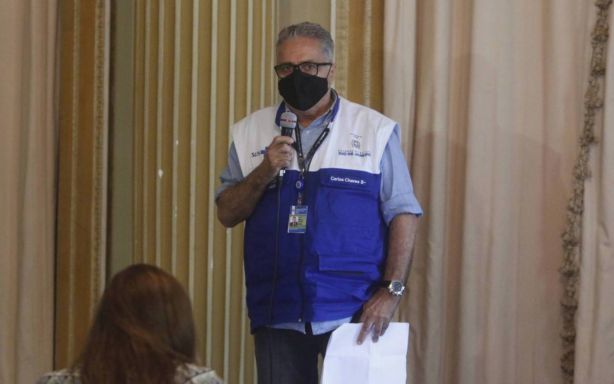 Politica - Reuniao e coletiva de imprensa no Palacio da Cidade. O Prefeito Eduardo Paes, se reuniu na manha de hoje com secretarios no Palacio da Cidade. tambem participaram da reuniao, Carlos Alberto Chaves, secretario estadual de saude e George Diverio, superintendente do ministerio da saude. Na foto, Carlos Alberto Chaves, secretario estadual de saude.