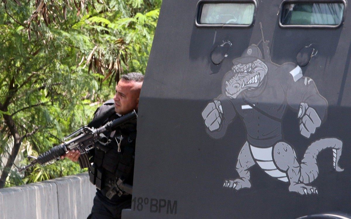 Moradores acusam PM de matar trabalhador na Cidade de Deus. Vítima trabalhava em uma marmoraria e voltava em casa para pegar o celular.