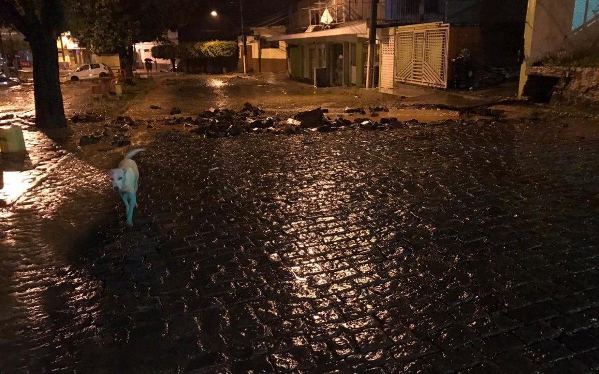 Alagamentos em Itaperuna, neta madrugada, 04.