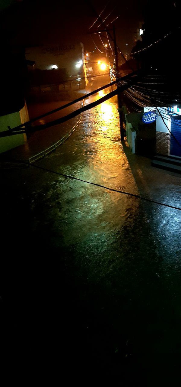 Alagamentos em Itaperuna, neta madrugada, 04. - reprodu&ccedil;&atilde;o internet