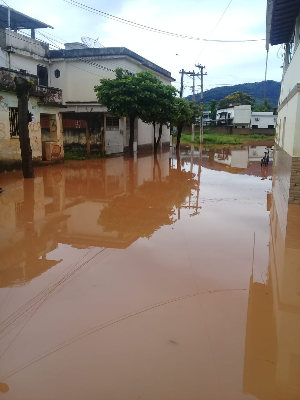 Equipe da secretaria est&aacute; dispon&iacute;vel pelo telefone (22) 99285-4220 para casos de alagamentos ou deslizamentos. - Foto: divulga&ccedil;&atilde;o/PMI