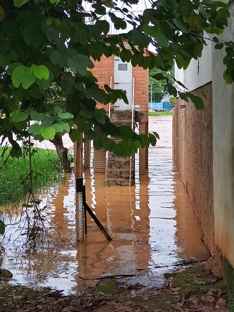 É importante que os moradores das áreas de risco (encostas e barranco, além da população ribeirinha) permaneçam atentos, principalmente caso chova na cidade nas próximas 24 horas. - Foto: reprodução internet