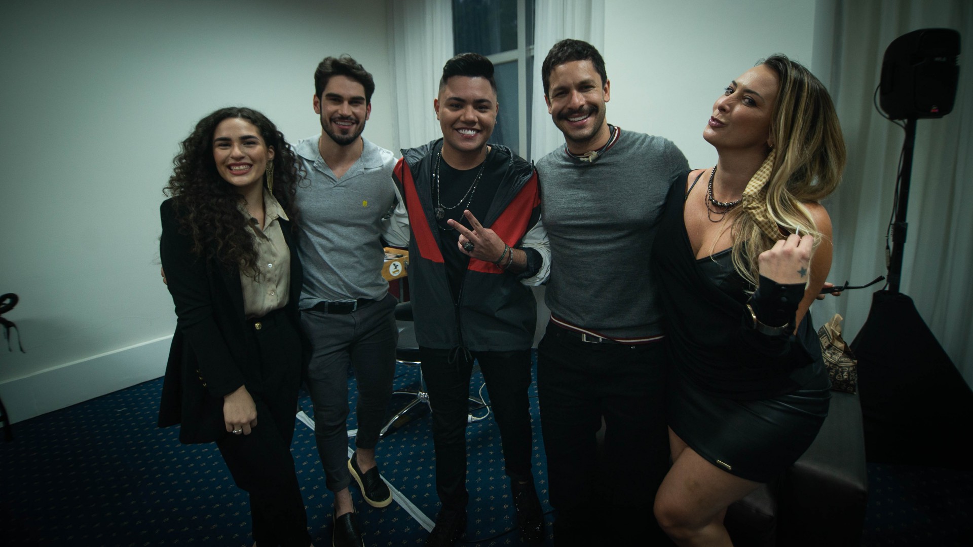 Felipe Araújo com os atores Lívian Aragão, Rainer Cadete e Sill Esteves - Divulgação/Universal Music