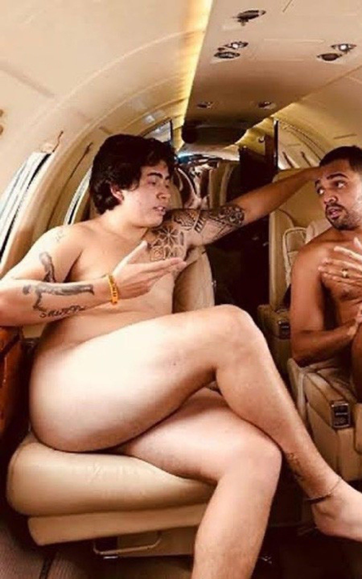 Whindersson Nunes e Tirulipa: nus em jatinho - Reprodu&ccedil;&atilde;o Internet