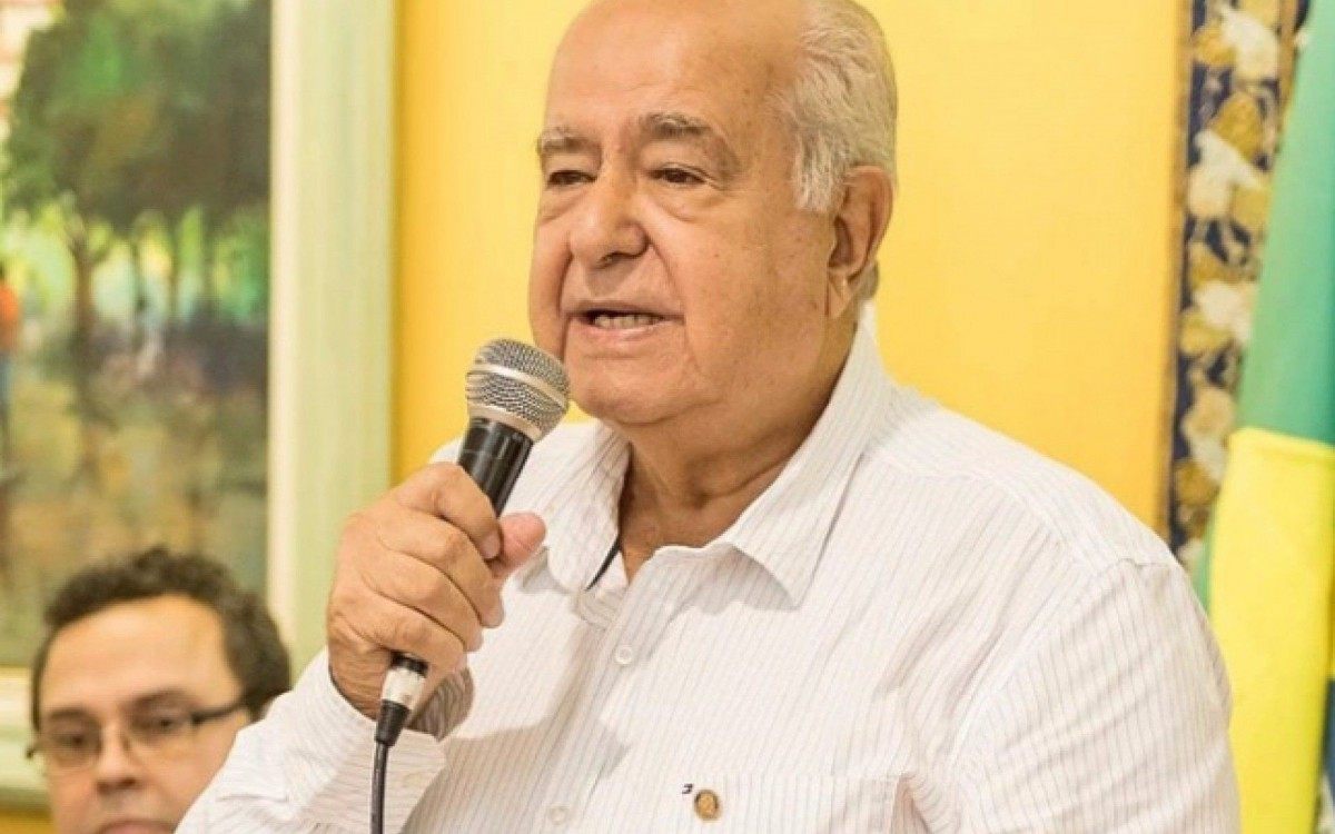 Natural de Belo Horizonte, Hélter Barcellos mudou-se para São Gonçalo aos cinco anos de idade e nesta cidade construiu sua trajetória dedicada à educação - Arquivo