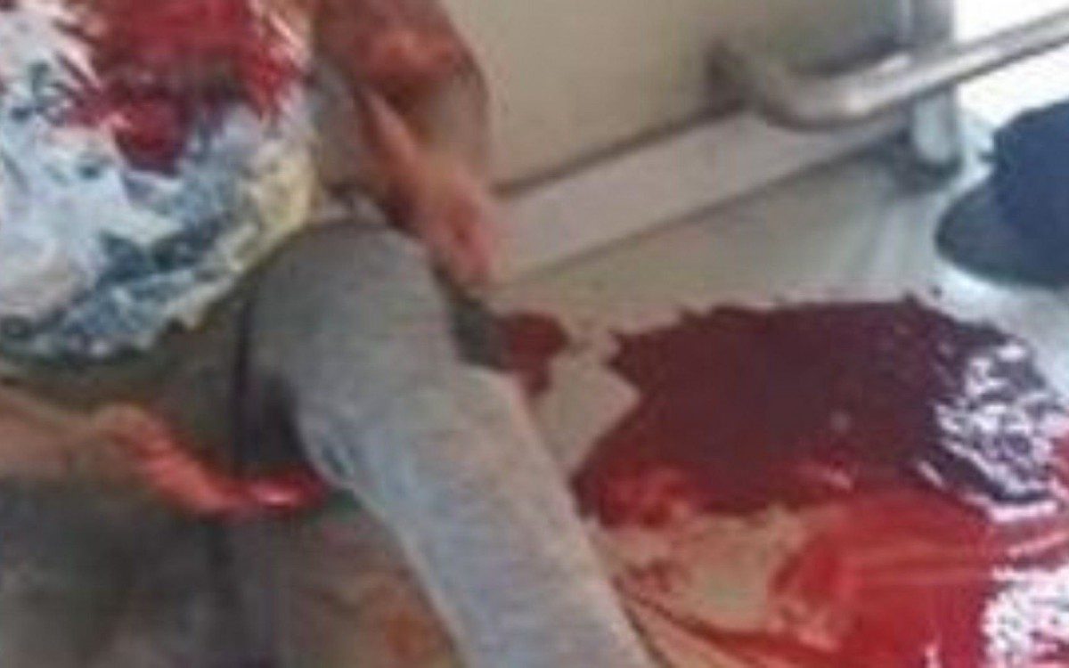 Homem é espancado por dez seguranças em SP 