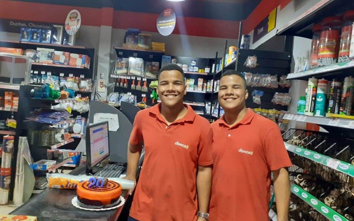 Diogo e Diego Lima, de 21 anos: irm&atilde;os g&ecirc;meos morreram afogados na Praia do Arpoador, nesta segunda-feira - Reprodução das redes sociais