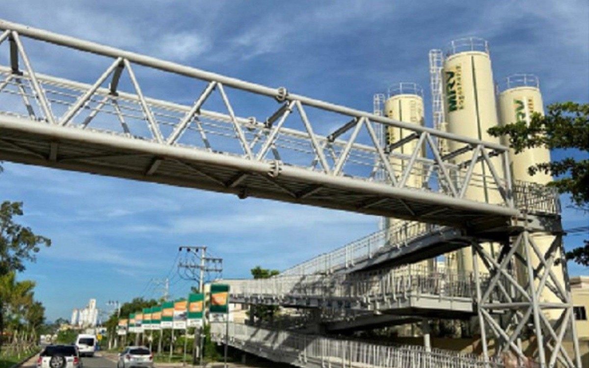 Passarela atenderá cerca de 20 mil pessoas. O investimento foi de R$ 2,3 milhões