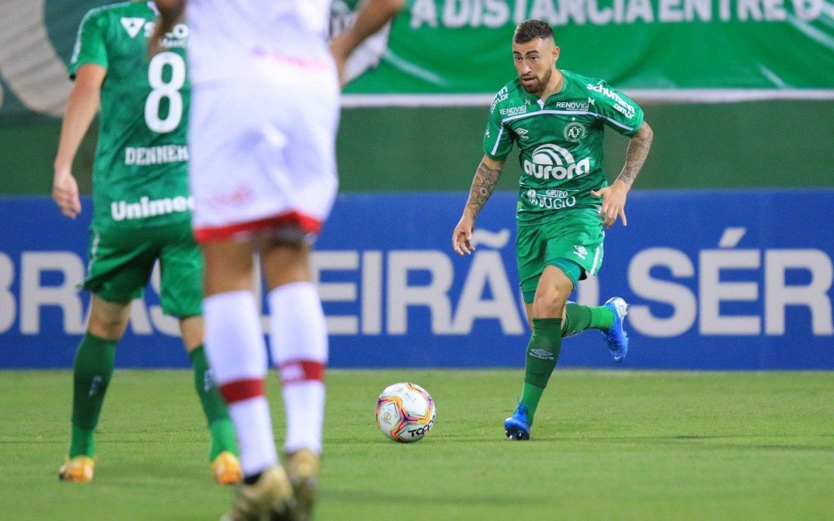 Paulinho será submetido ao teste de covid-19 antes da decisão se voltará a treinar com o elenco - Márcio Cunha/Chapecoense