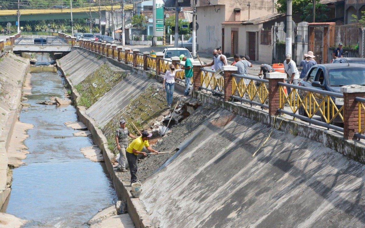 Prefeitura de Volta Redonda reforma trecho do Córrego Secades  - Geraldo Gonçalves/PMVR