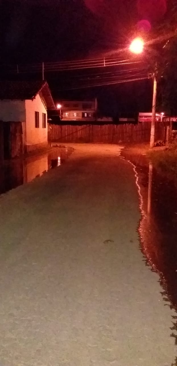 Retiro do Muria&eacute;, distrito de Itaperuna, no Noroeste Fluminense, com novos pontos de alagamentos nas primeiras horas desta ter&ccedil;a-feira, 05. - Foto: reprodu&ccedil;&atilde;o internet