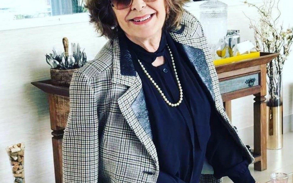 Morre aos 85 anos a jornalista Alcestes Tinoco de Paula.