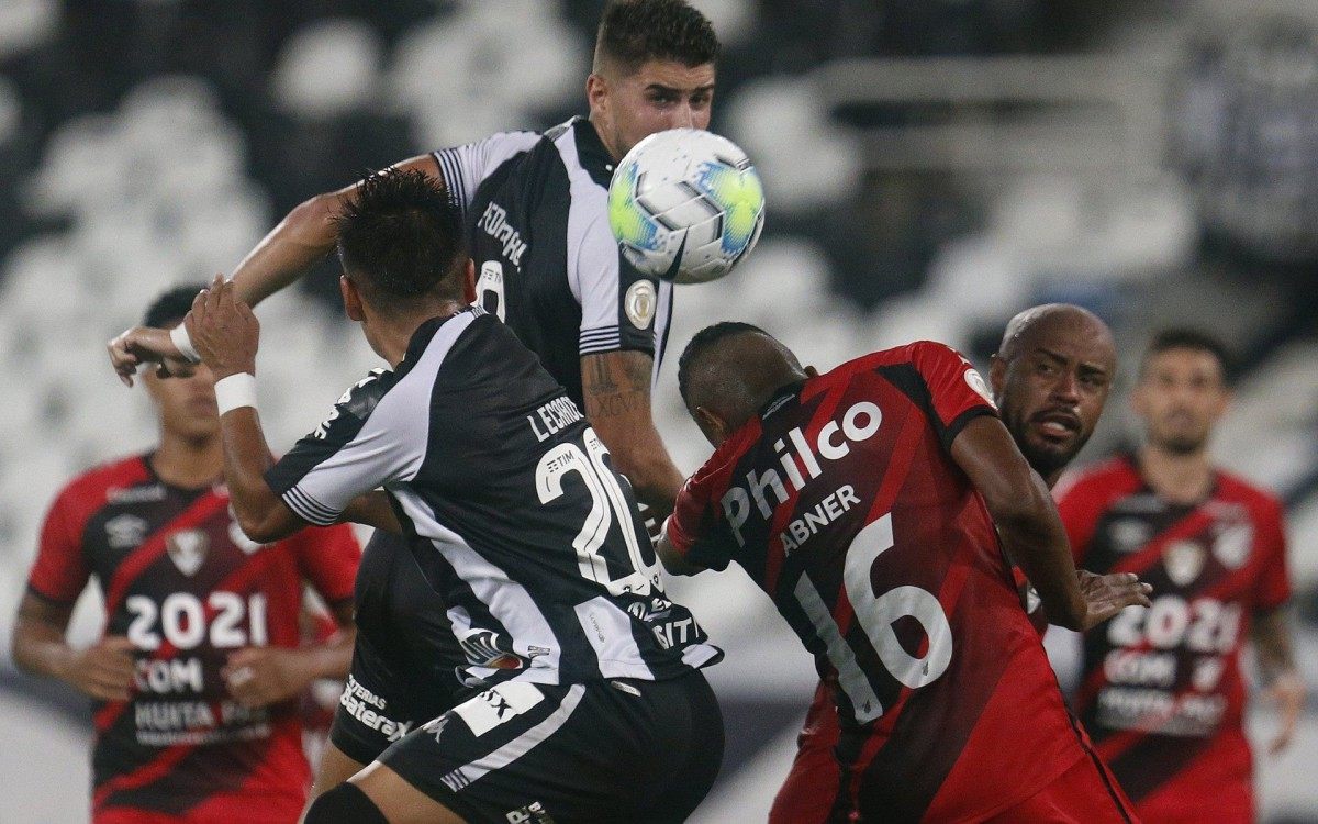 Botafogo x Athletico PR pelo Campeonato Brasileiro no Estadio Nilton Santos. 06 de Janeiro de 2021, Rio de Janeiro, RJ, Brasil. Foto: Vitor Silva/Botafogo. .Imagem protegida pela Lei do Direito Autoral Nº 9.610, DE 19 DE FEVEREIRO DE 1998. Sendo proibido qualquer uso comercial, remunerado e manipulacao/alteracao da obra.